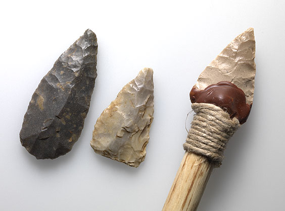 Leaf-shaped and triangular arrowhead, Kemmelberg, and replica