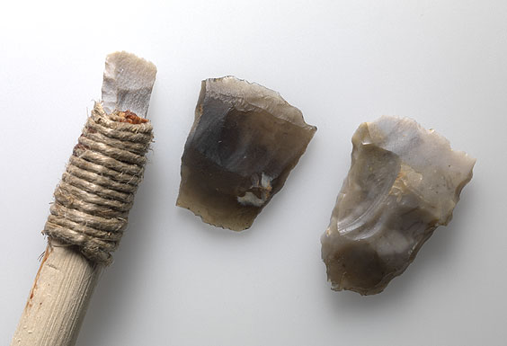 Two transverse arrowheads, Kemmelberg, and replica