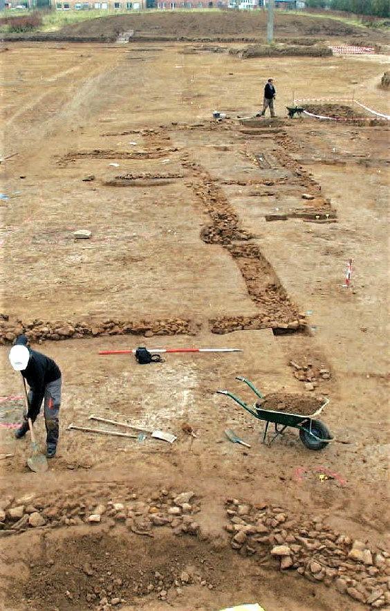 Excavations in Bailleul, with foundation and wall remains