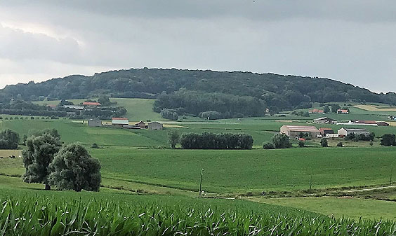 View of the northern side of the Kemmelberg from De Klijte