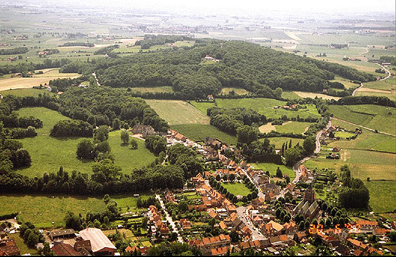 Kemmel village centre with Dries and Warandepark