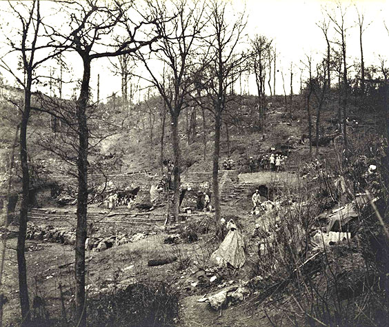 Schuilplaats op de zuidwestelijke heuvelflank, 24 april 1918